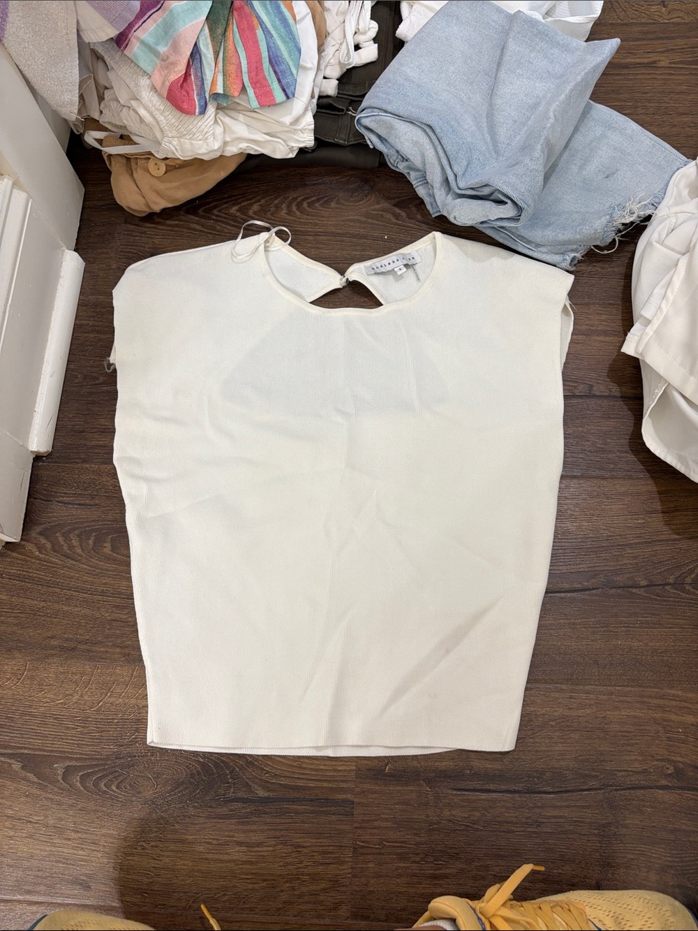 Endless rose white top with shoulder pads